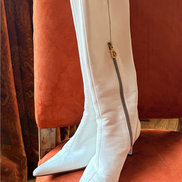 Vero Cuoio White Heeled Boots - Picture 2 of 16